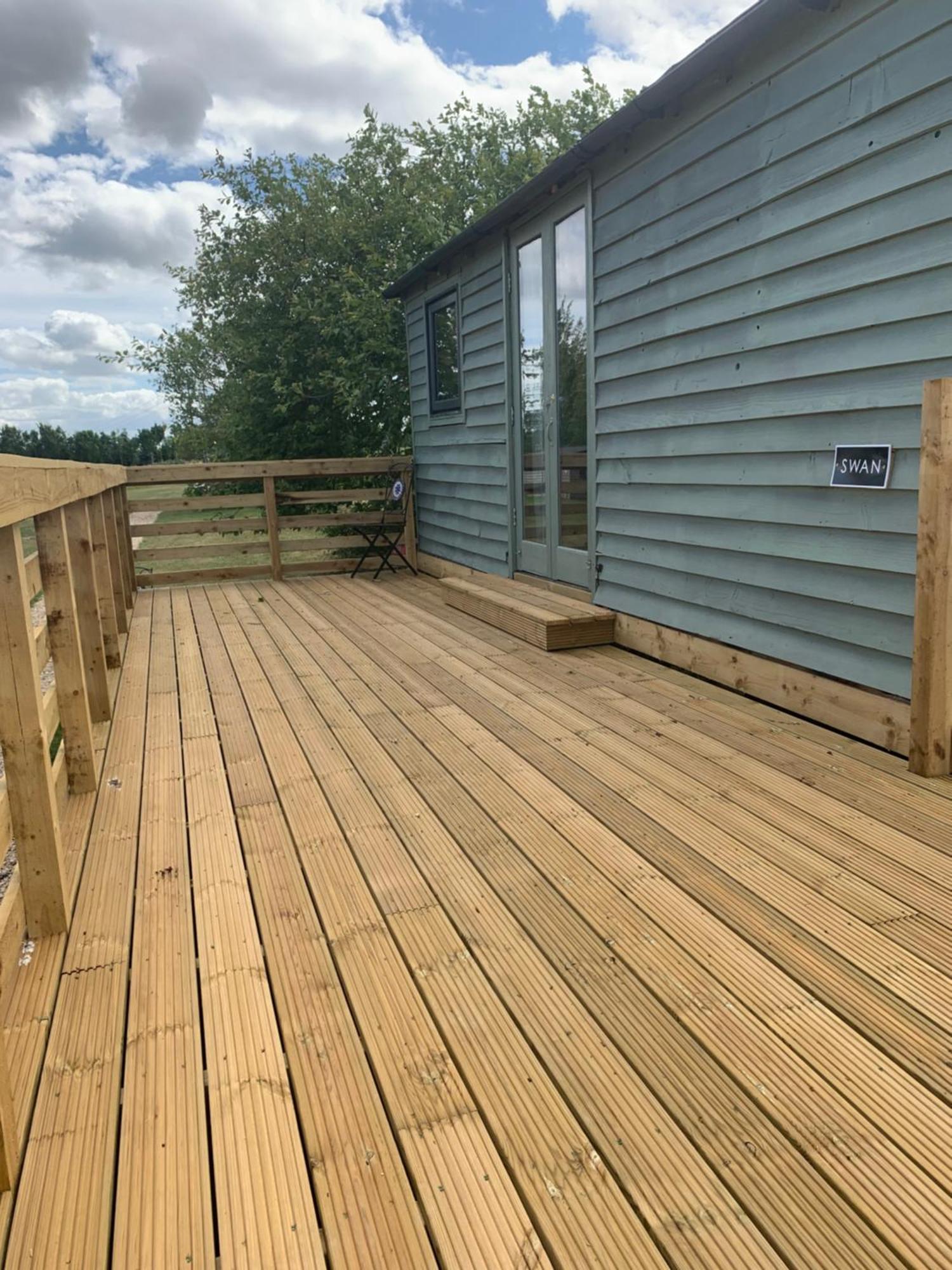 'Swan' Lakeview Lodge Bishampton Екстериор снимка