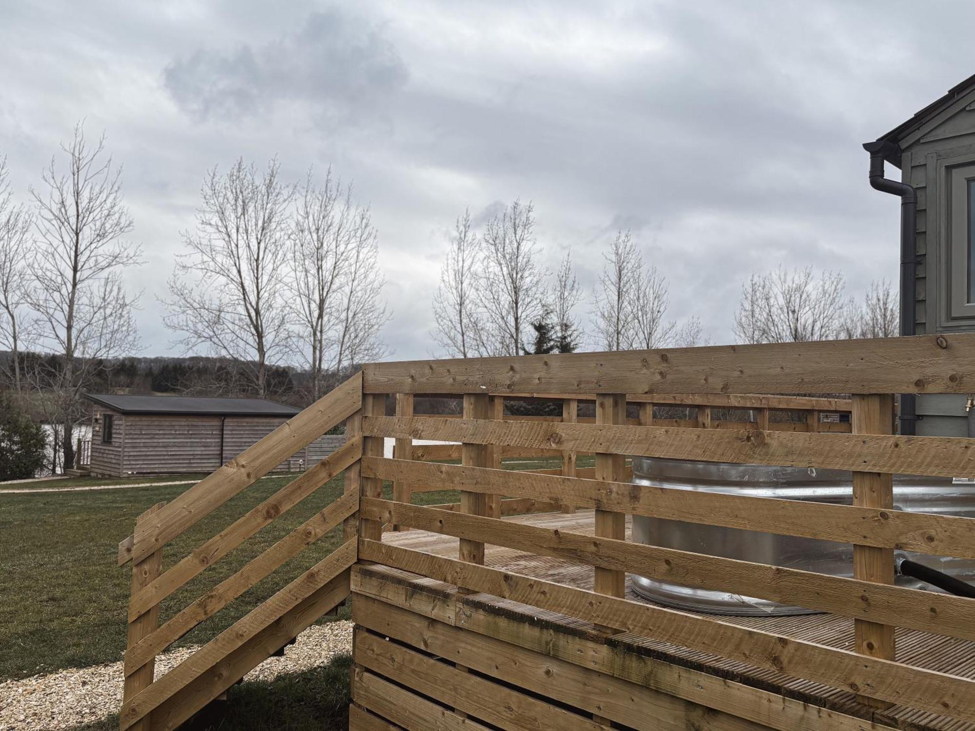 'Swan' Lakeview Lodge Bishampton Екстериор снимка